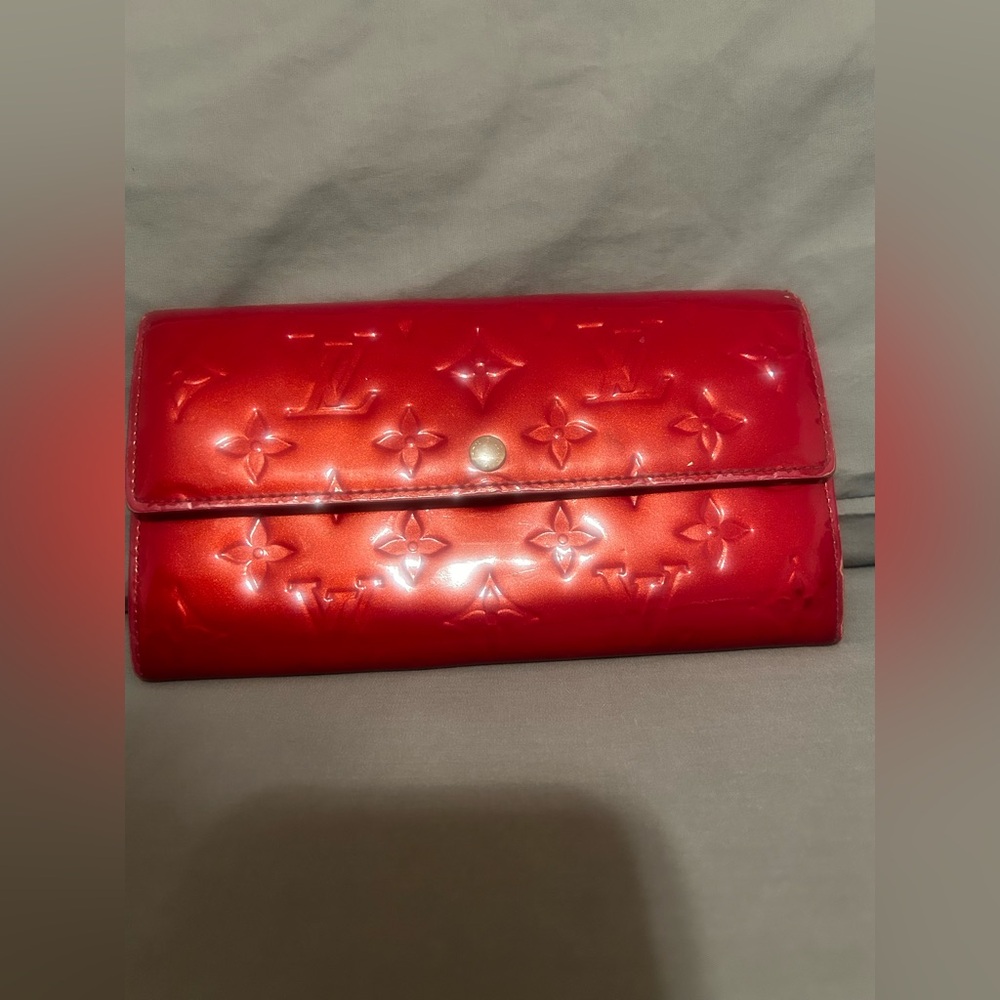 Louis Vuitton Vernis Sarah Wallet – Pomme d’Amour – Vintage Red